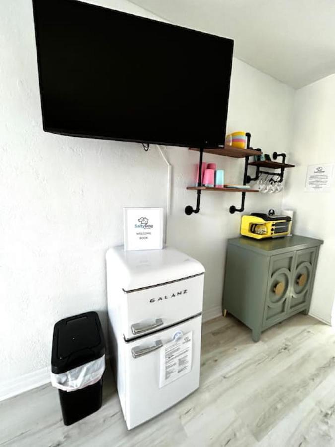 Pineapple Shores Retro 6 * Daytona Beach