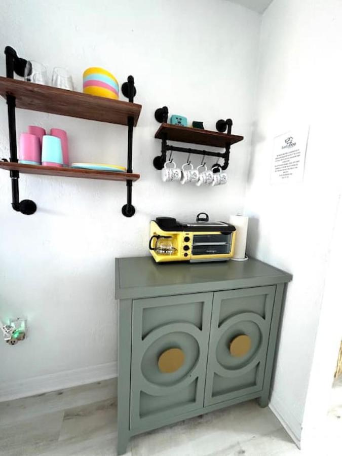 Pineapple Shores Retro 6 Apartment Daytona Beach