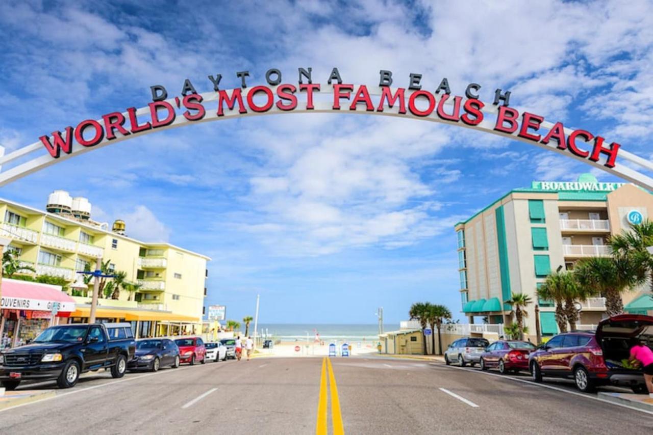Pineapple Shores Retro 6 * Daytona Beach