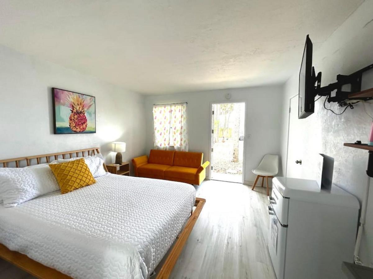 Apartamento Pineapple Shores Retro 6 *