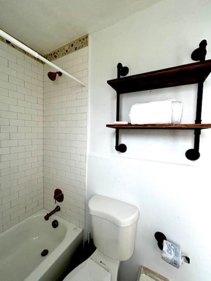 Apartamento Pineapple Shores Retro 6 *